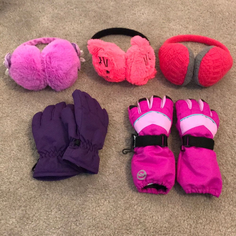 3 girls earmuffs and 2 snow gloves